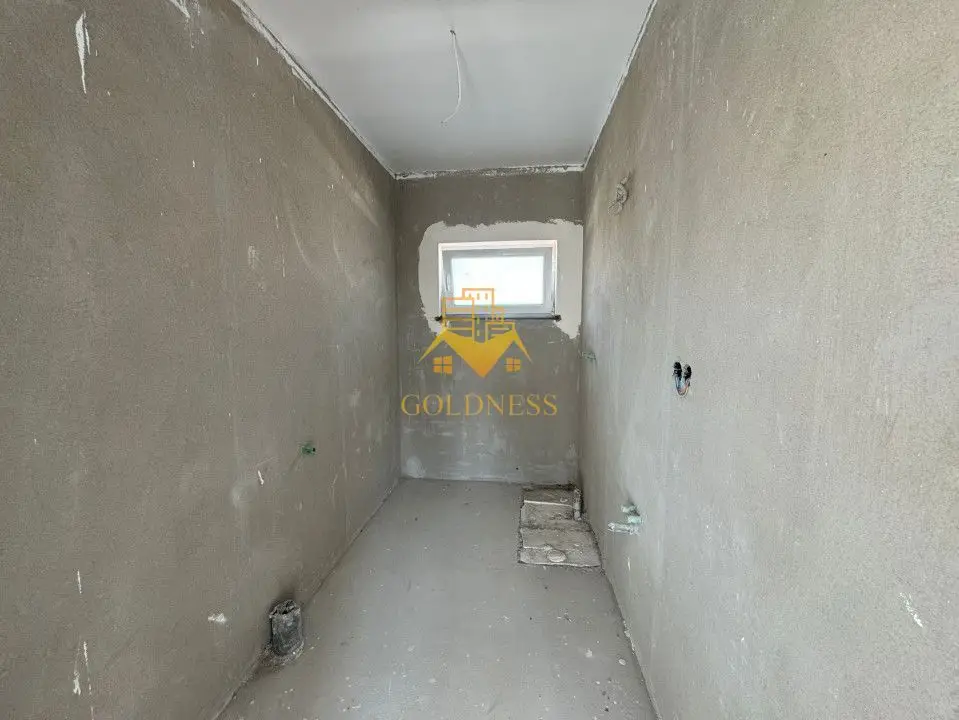 Casa 4 Camere Semifinisata, 2 Garaje, Curte 450mp, Terase 93mp, Dezmir
