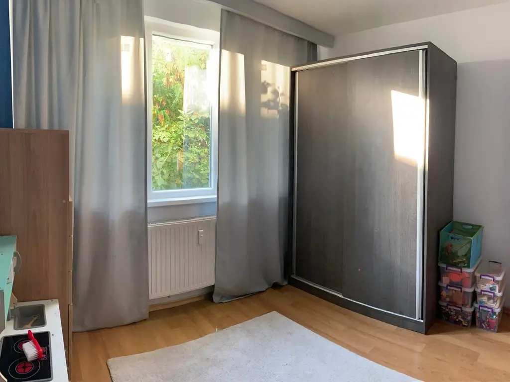 Vând apartament 4 camere