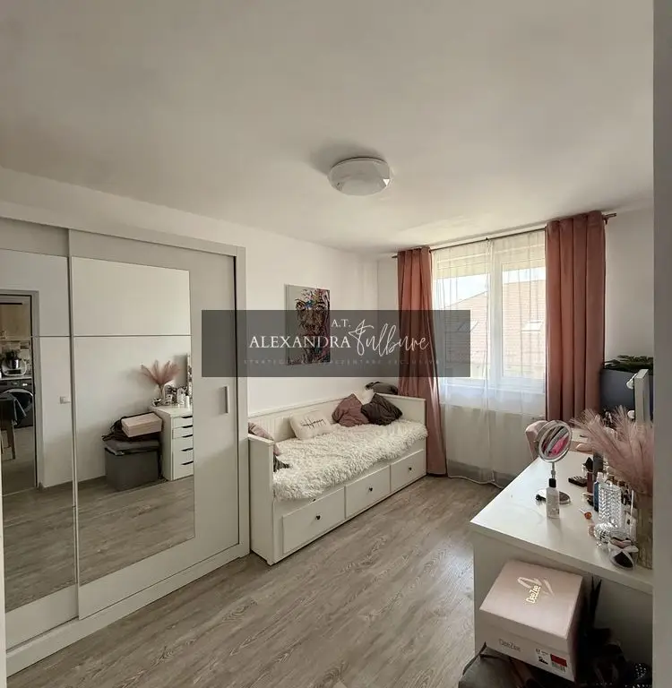 Apartament 3 camere, dressing, balcon, parcare, zona Eroilor
