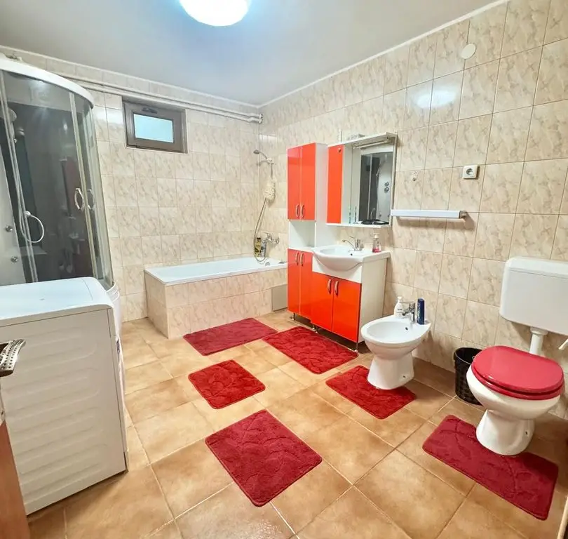 Casă de vânzare pe strada Sabarului