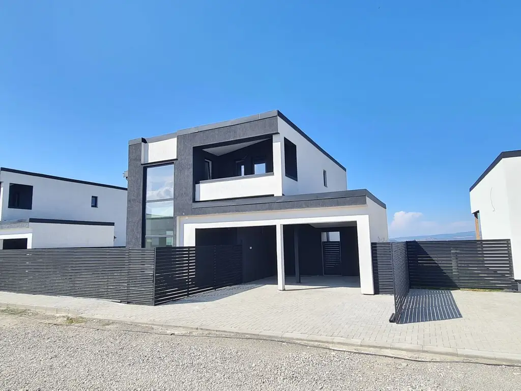 Casa individuala 4 camere 3 bai si garaj Cartier Izvor