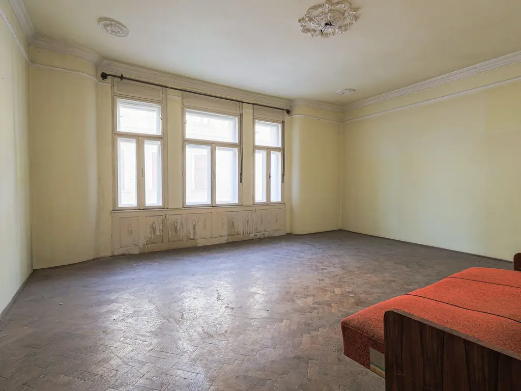 Proiect de clinică sau birouri în centru – casă cu demisol, de renovat