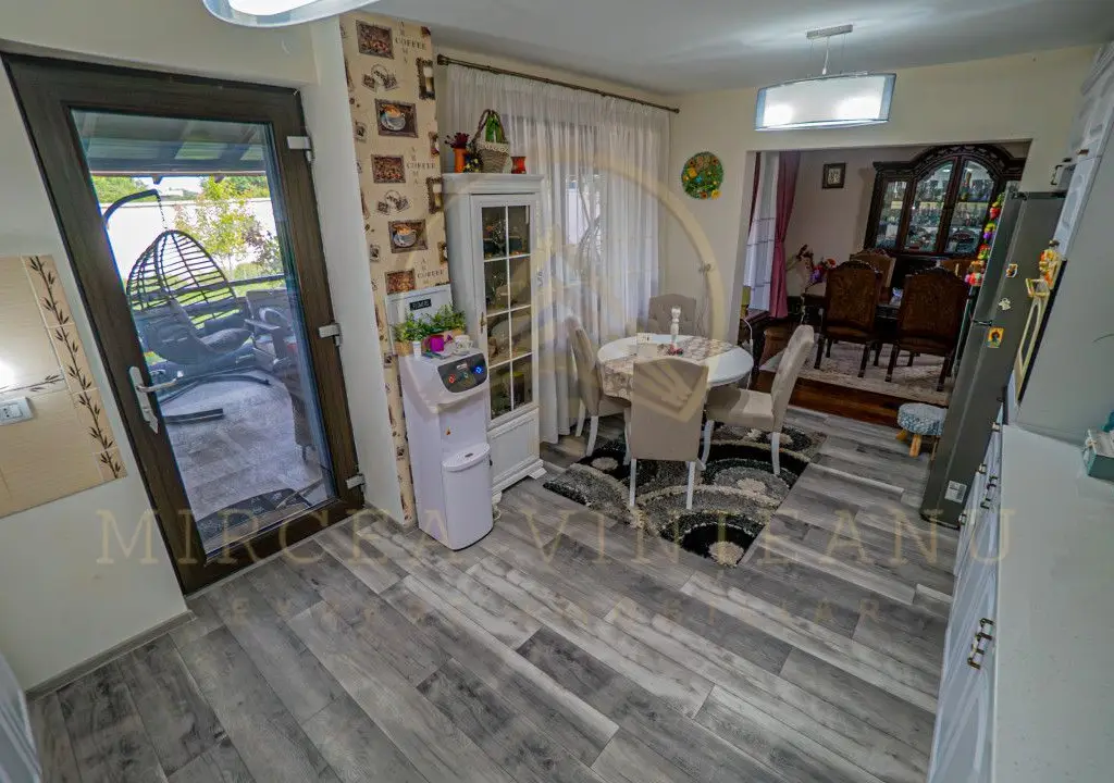 Palazu Mare / Elvila - Vila deosebită compusă din S+P+2E, mobilata și utilata