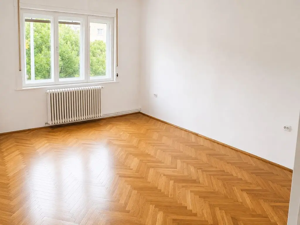 Apartament spațios cu 3 camere, 87 mp utili, 2 garaje, etaj 1 la casă