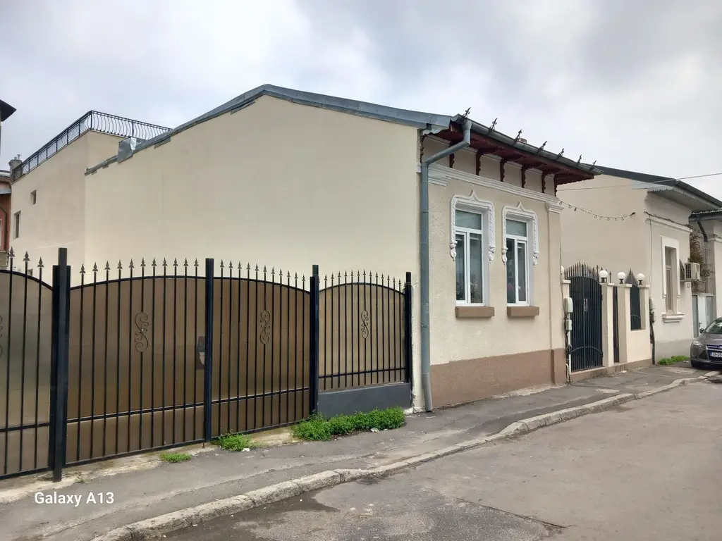 BRASADAS vinde casa curte comuna 3 cam 77mp HALA TRAIAN