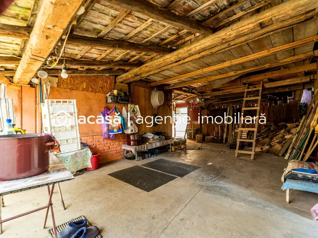 Casa 3 camere, bucatarie si baie, in zona centrala din Chisineu-Cris