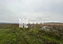 Teren intravilan | 860 mp | Deschidere 16 m | Priveliște montană | Bradu