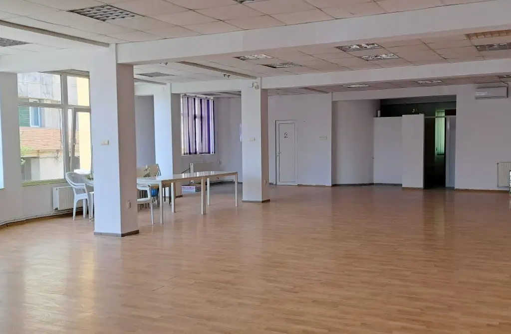 Inchiriere spatiu comercial-sala diverse Centru Pitesti