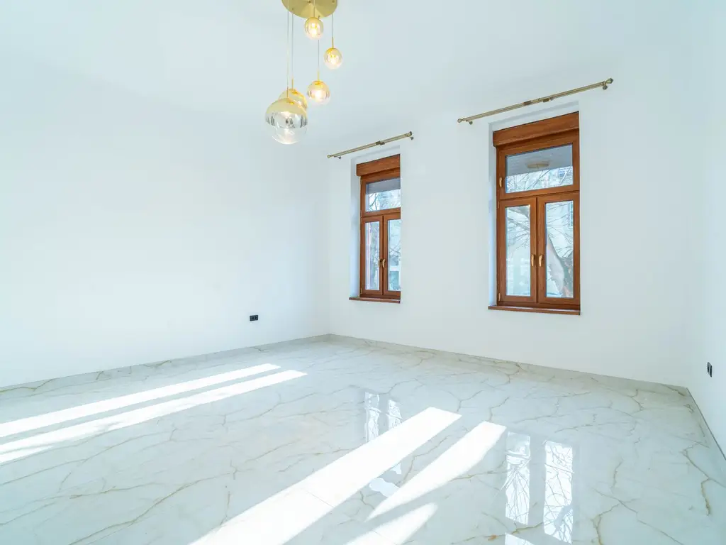 Apartament 2 camere parter înalt, amenajat complet.