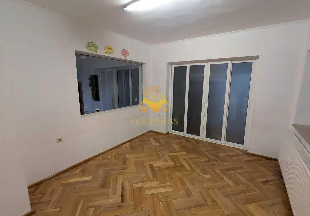 Casa/Spatiu de birou,Andrei Muresanu, 9 Camere,10 Parcari,Curte 2000mp
