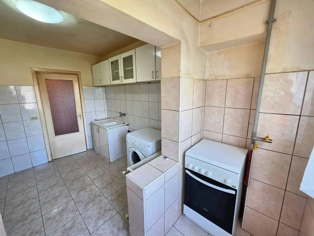Vand apartament cu 2 camere decomandat in Calea Lipovei