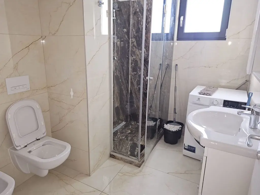 De vanzare - apartament cu 2 camere, Micro 17, bloc Roka - 139000 euro