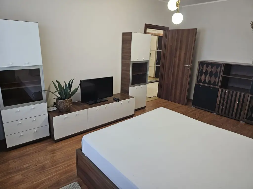 De inchiriat o camera Italian Residence, etaj 9/12, 420 euro