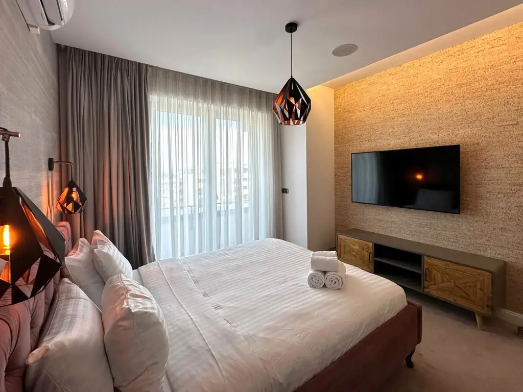 Inchiriem penthouse LUX 4 camere cu terasa de 122 mp zona Coresi