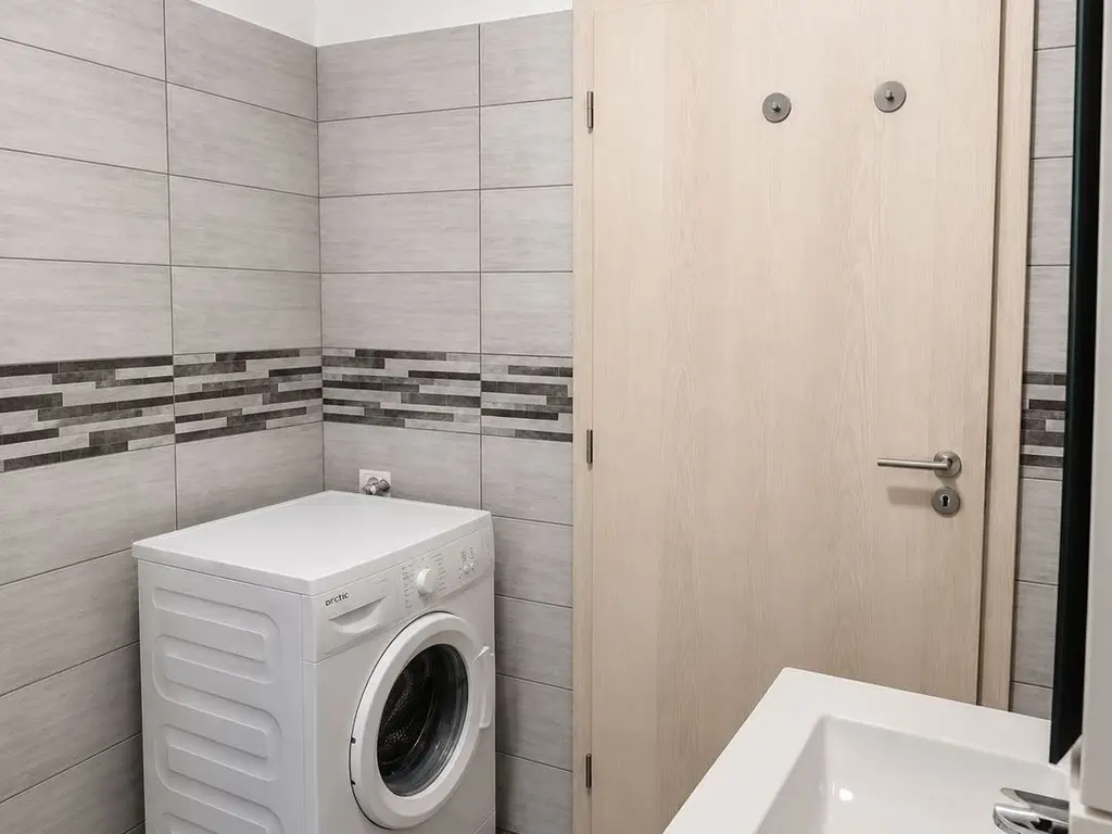 Apartament 2 camere, bloc nou, prima închiriere, 2 locuri de parcare