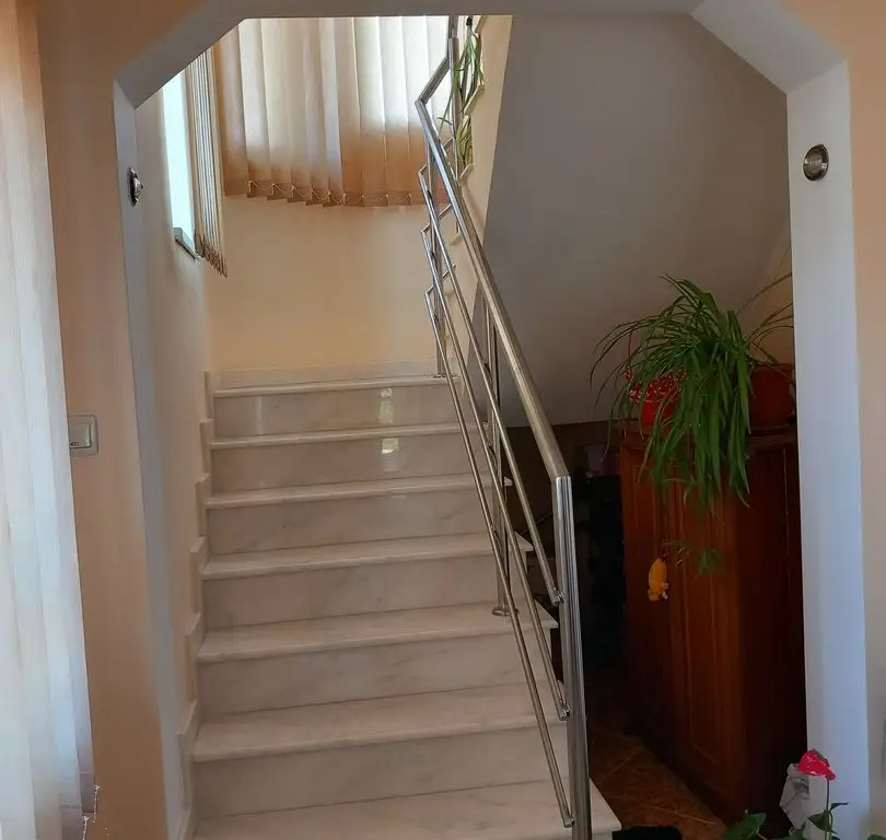 Ag EUROPA vinde casa NOUA individuala în Madaras 4 cam 7 ari 175mp.