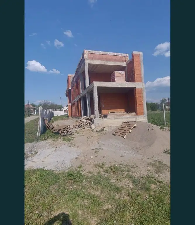 Vand Casa in rosu la Viile Satu Mare