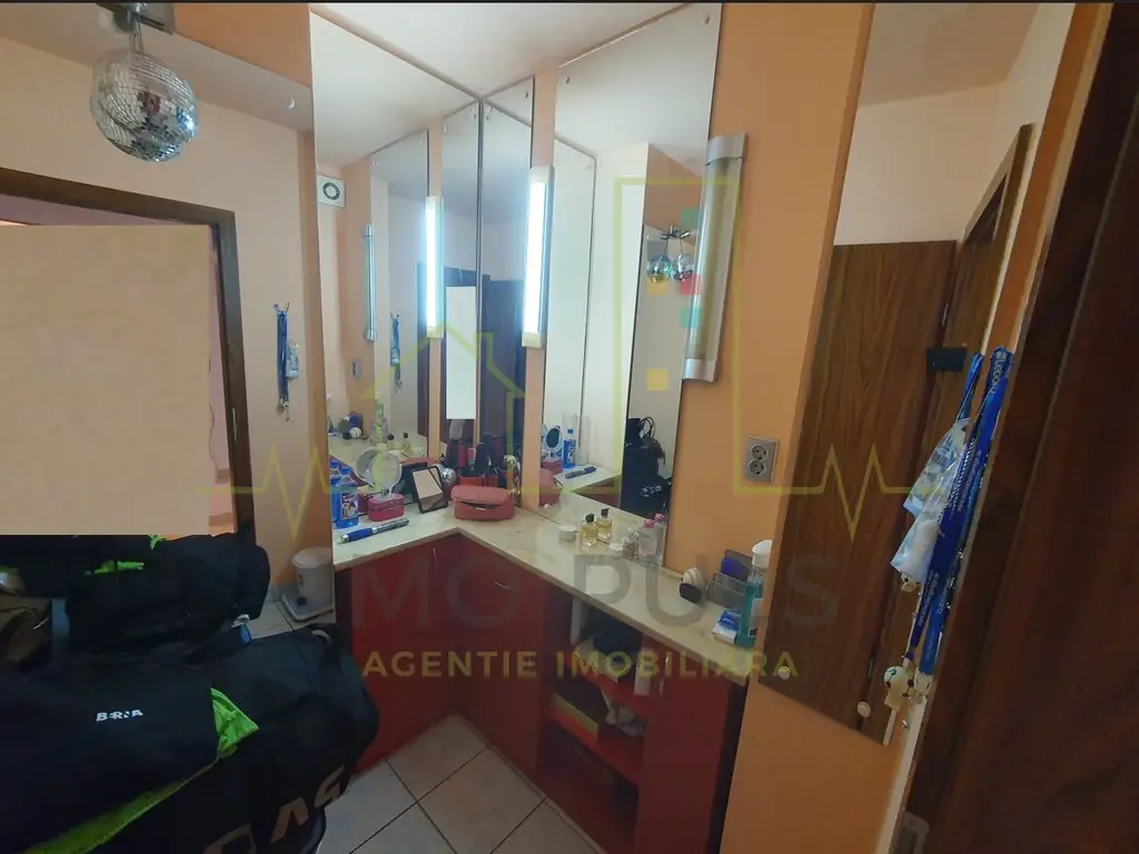 Aradului. 3 Camere. 2 Bai. 2 Balcoane. Decomandat.