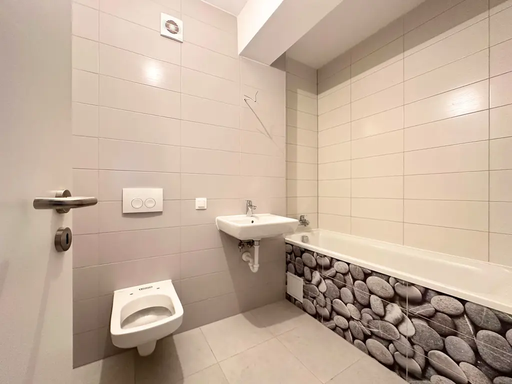 VÂNZARE APARTAMENT 2,5 CAMERE  NOU NELOCUIT