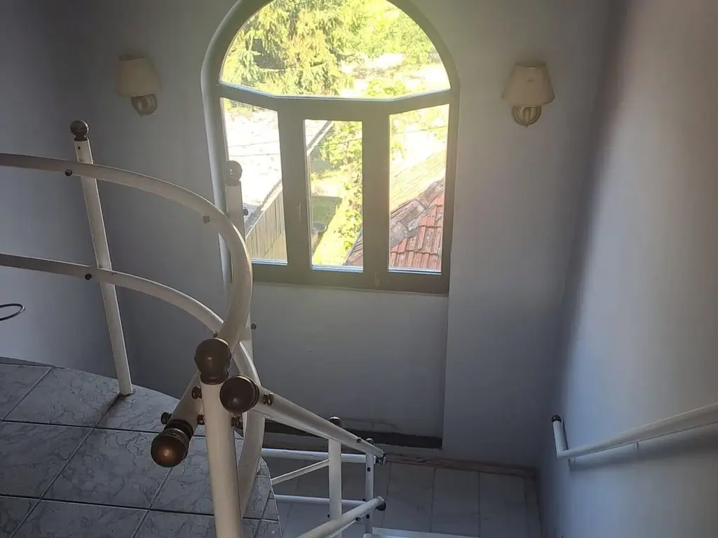 BRASADAS vinde prin REPREZENTARE EXCLUSIVA casa 8 cam 450mp.