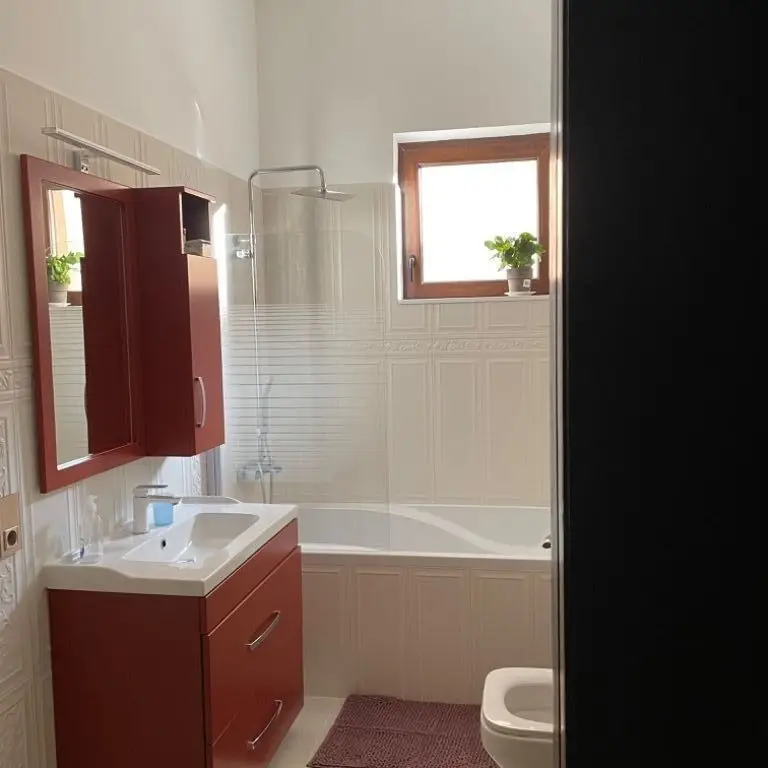 BRASADAS vinde casa cu 3 dormitoare in zona Titulescu.