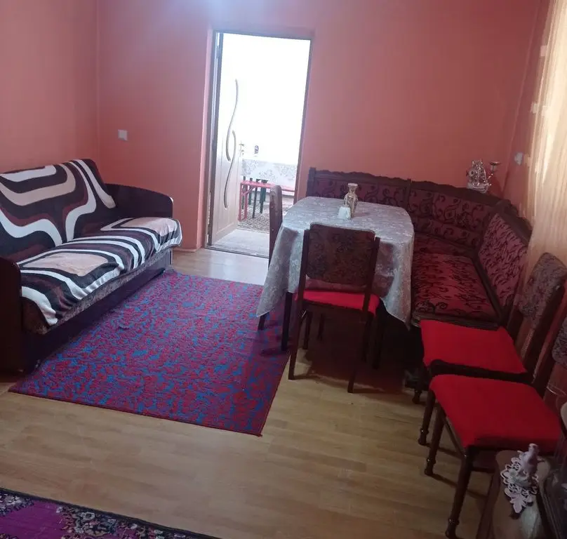 De vânzare casă cu curte