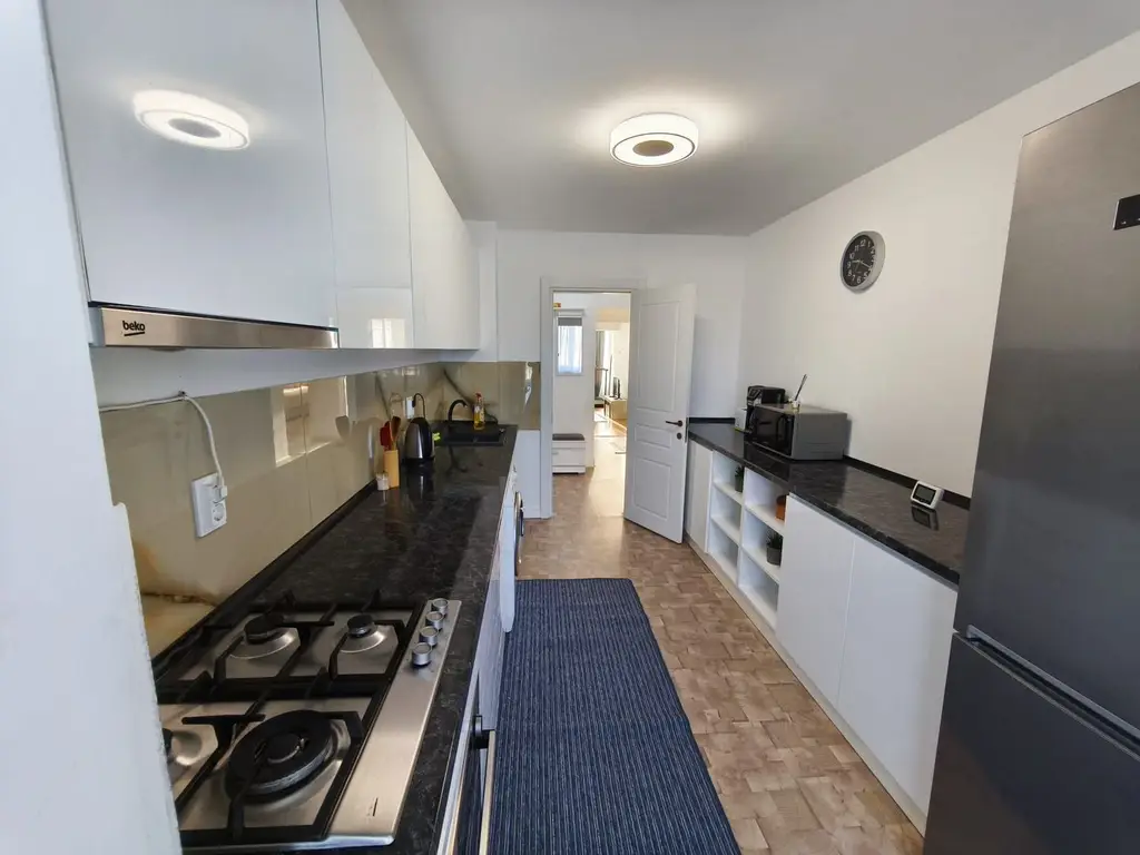 De vanzare apartament cu 3 camere , etaj 8/9 , Faleza, 165.000 euro