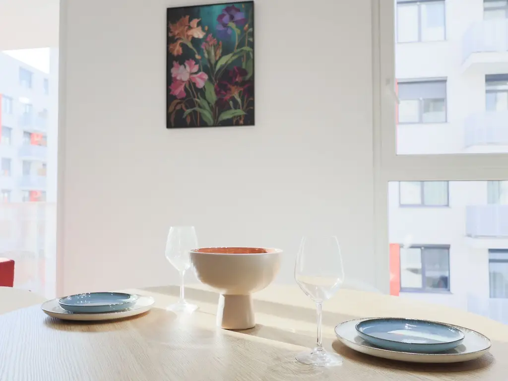 Apartament cu 2 camere NOU, finisat cu Chirias inclus