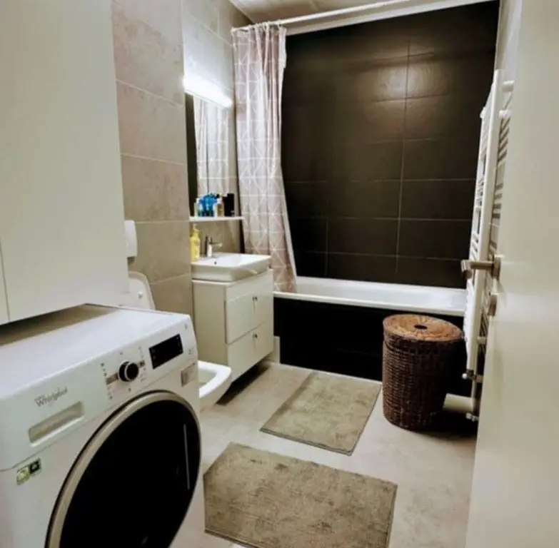 De vânzare Apartament 2 camere mobilat cu parcare și boxă Avantgarden 3