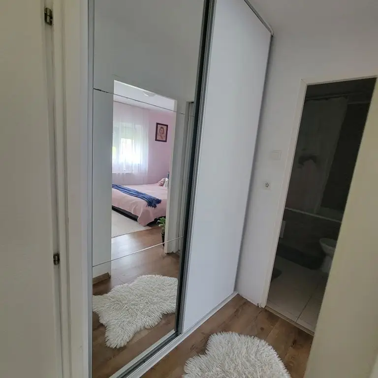 BRASADAS vinde ap 2 cam mobilat etaj 4/4.