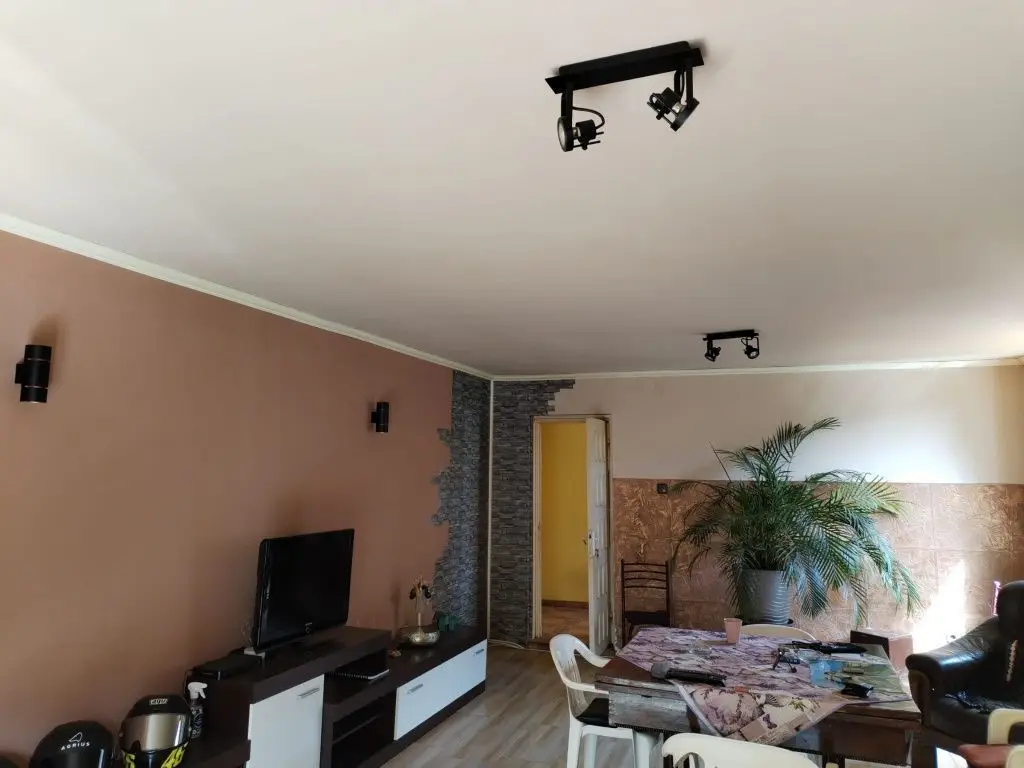 Persoană fizică vănd casă cu etaj strada.Moara de Vănt