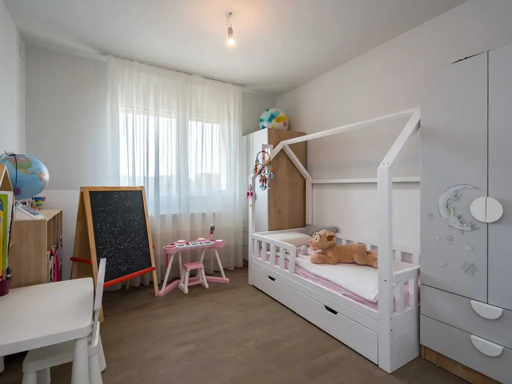 3 camere Bloc nou,Mobilat Utilat,Parcare sub,Paza,Boxa,Vedere panorami