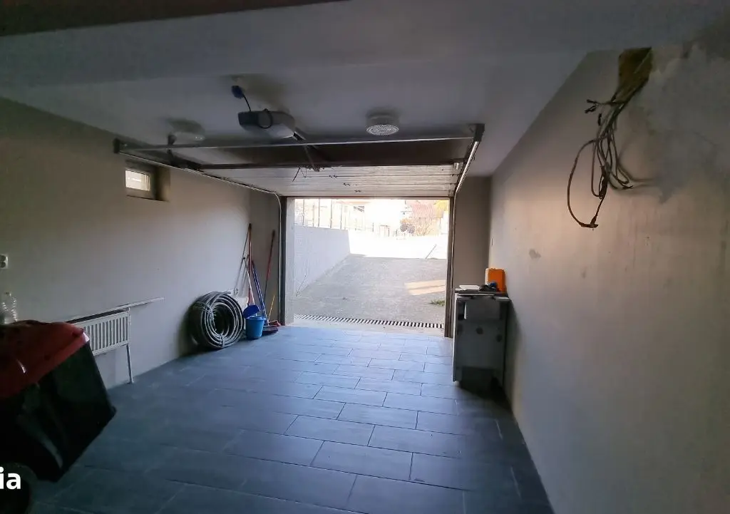 Chirie sau Vânzare - Vila Mare 3 Apartamente + Buncăr – Privat Afacere