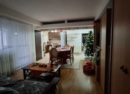 BRASADAS vinde ap cam etaj 2 in zona Avram Iancu.