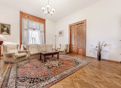 Bijuterie arhitecturală cu istorie. Confort modern, Ultracentral.