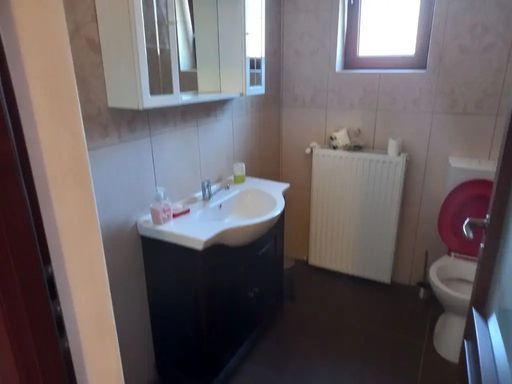 BRASADAS vinde casa in zona TITULESCU cu 5 camere si teren 350mp