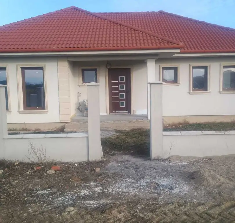 BRASADAS vinde casa semifinisata in zona Ispirescu.