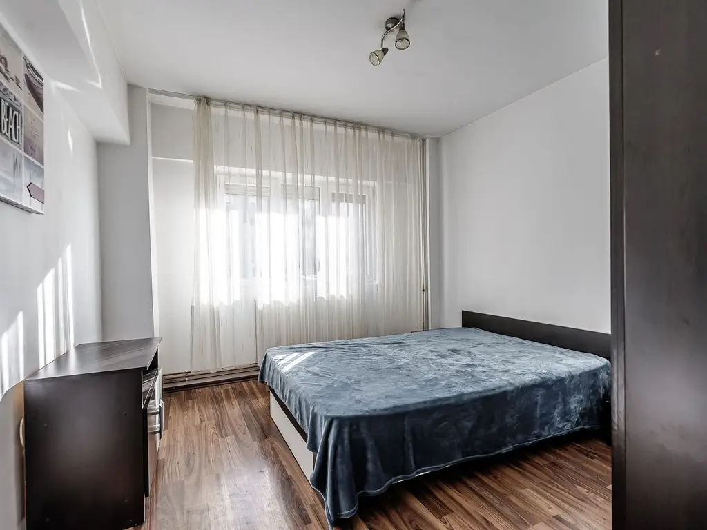 VÂNDUT! Apartament 2 Camere, Etajul 1, Piața mică, Arad