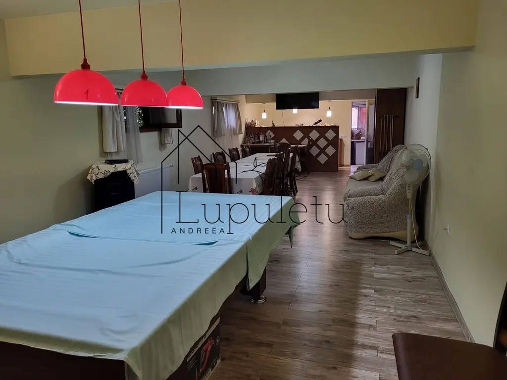Casă de Vânzare | Piscină Interioară | Spațiu de Relaxare
