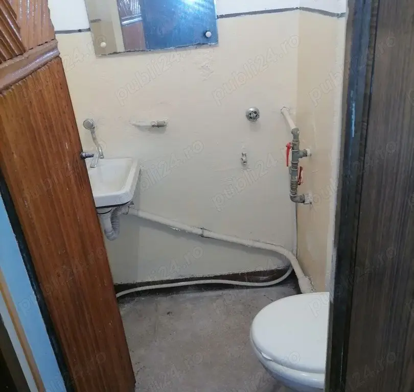 BRASADAS vinde apt 4 camere etaj 4/4 in centru.