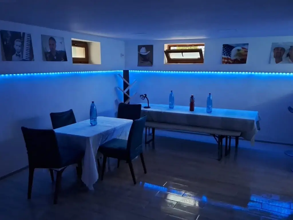 BRASADAS vinde casa individuala 8 cam teren 10 ari Unirii.