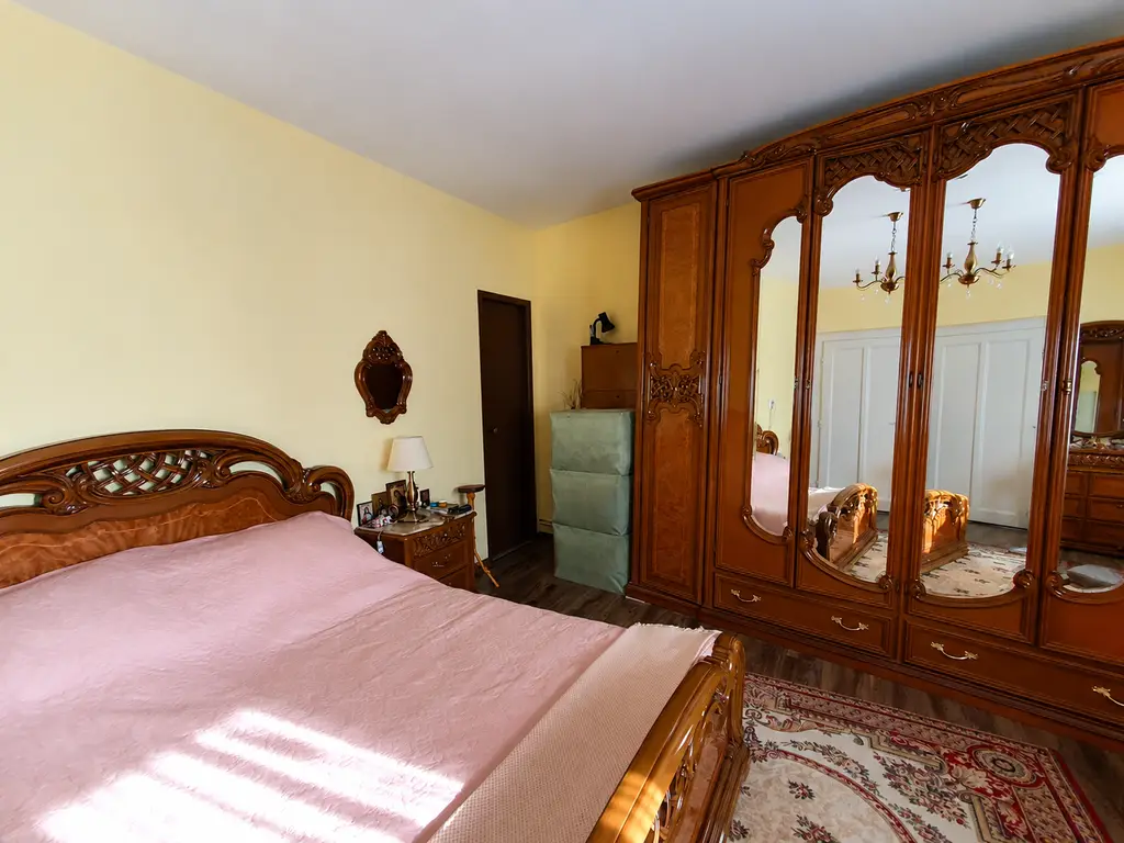 Vand apartament la casă cu curte – zonă centrală aproape de Malul Mureșului