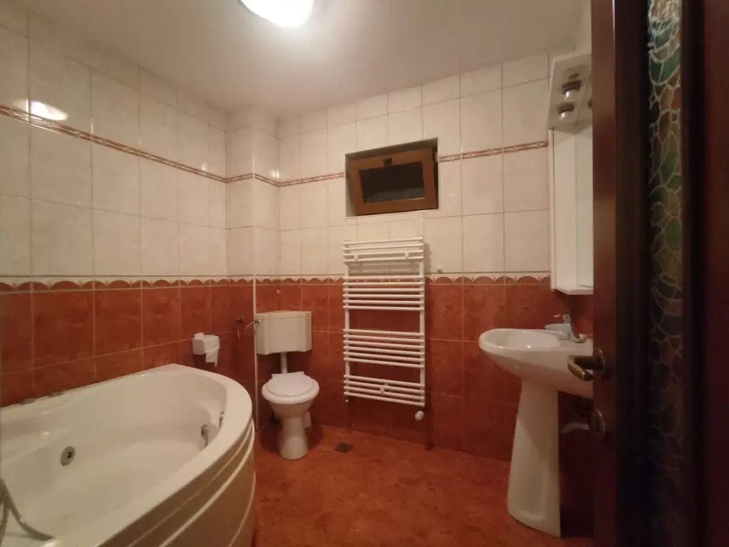Vilă de închiriat ideală pentru reședință privată sau spațiu de business