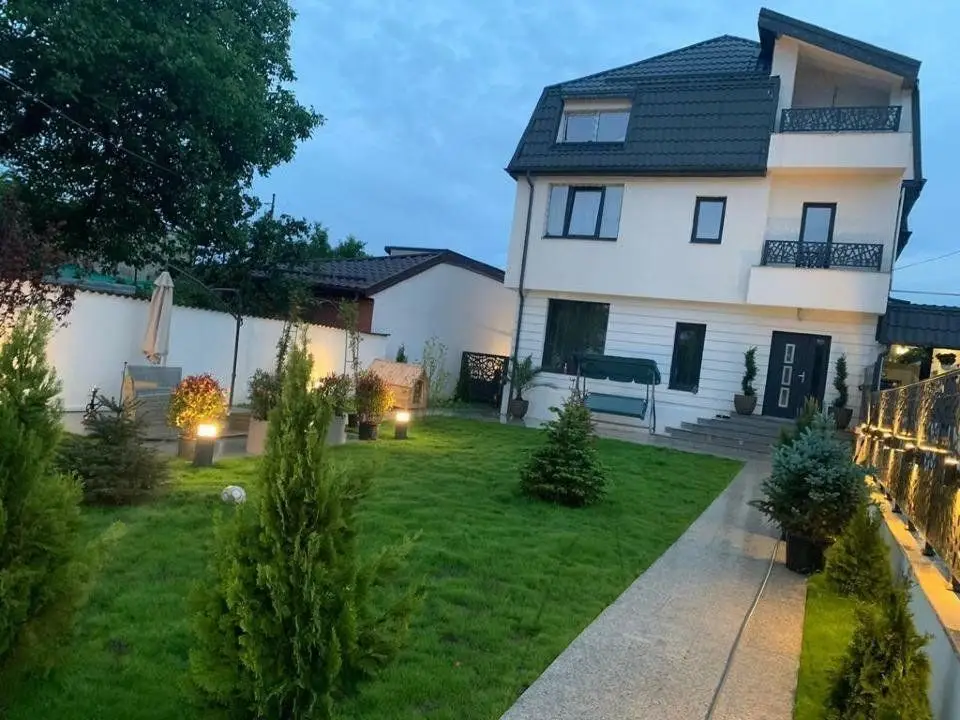 Vand bloc Bucurestii Noi,Sector 1,pretabil mega gradinita,azil,clinica ,birouri