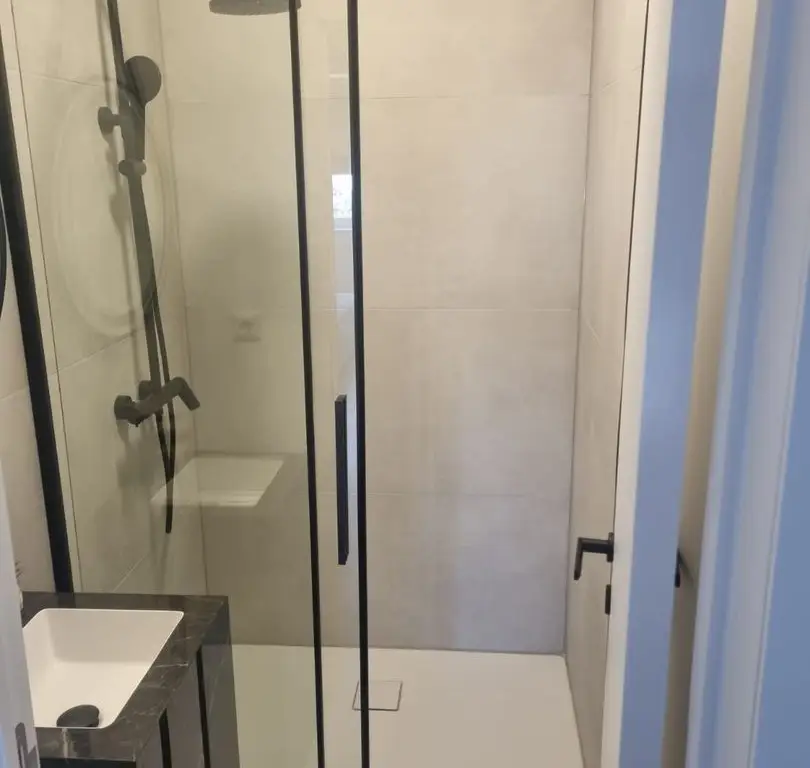 BRASADAS vinde ap 3 cam 4/4 CENTRAL 110mp RENOVAT cu garaj.