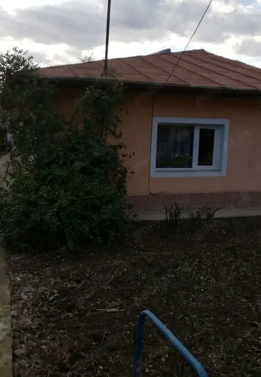 Casa de vânzare cu teren