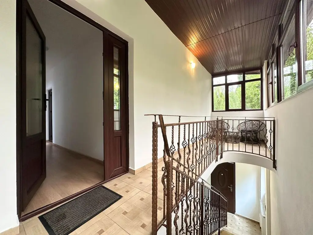 Casă complet renovată cu 4 camere și garaj generos Băneasa, Sector 1