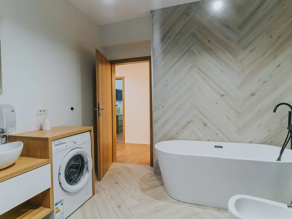 3 camere, ultracentral, Oradea. 235 000 E. Comision 0