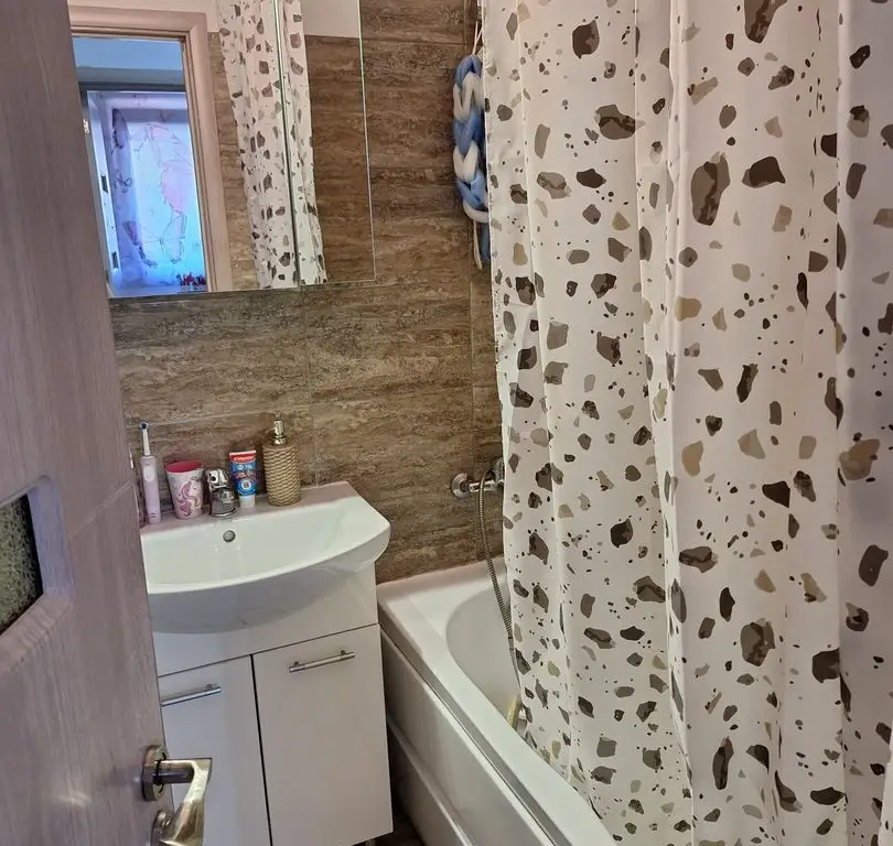 Apartament 2 camere Etj1, decomandat, loc de parcare Inclus in pret