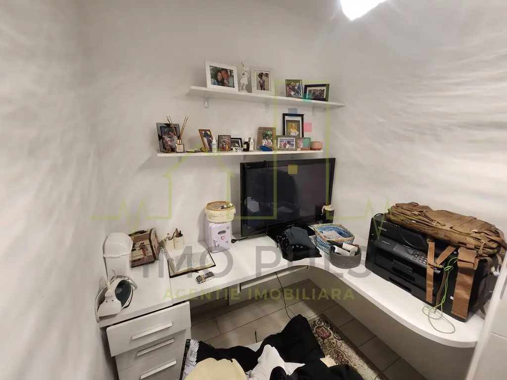 Casa mobilata si utilata. 2 locuri de parcare. Dresing mare. Zona linistita.